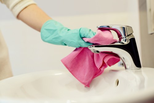 Bathroom deep cleaning as part of an end of tenancy clean
