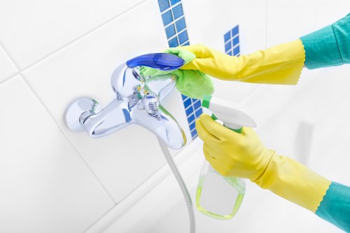 Kitchen and bathroom move-out cleaning for a W1J residential property